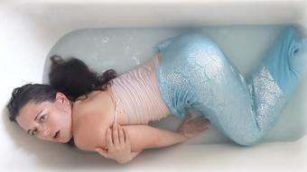 Turning into a Mermaid - June 02, 2022 (MilaMaeXO)