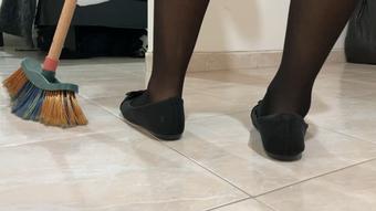 These flat shoes are so big for me - April 03, 2022 (Colombianbigass)