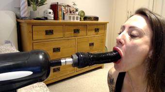 Fuck Machine Blow Job (SuzieLove212)