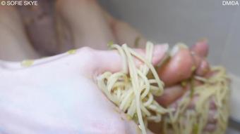 Messy Food Play Spaghetti Beans Chips Hd (Sofie Skye)