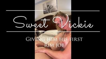 Sweetvickie His 1St Rimjob And He Gives Me A Facial (SweetVickie)