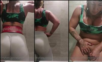 danaxmusclesxx 292135035 2022 03 18  You like what you see...I do  (danaxmusclesxx)