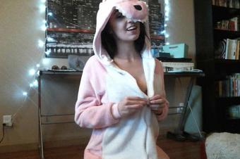 21. Onesie fuck (HARPERMADI)