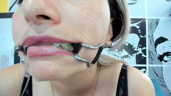 Spit Connoisseur: Spit Dildo spitting (Coconutsex)