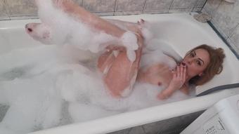 Kinkyporncpl 4K Teasing And Smoking In The Bath Tube (KinkyPornCpl)