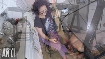 Mistress An Li Underdesk Foot Freak (Mistress An Li)