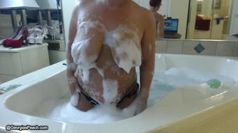 Checkered Bubble Bath Goddess - June 28, 2017 (paypeaches)