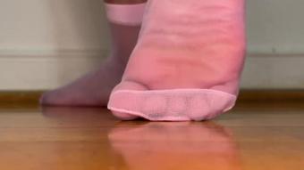 Ebony Giantess Does Pink Nylon Removal (Pink Foxx)